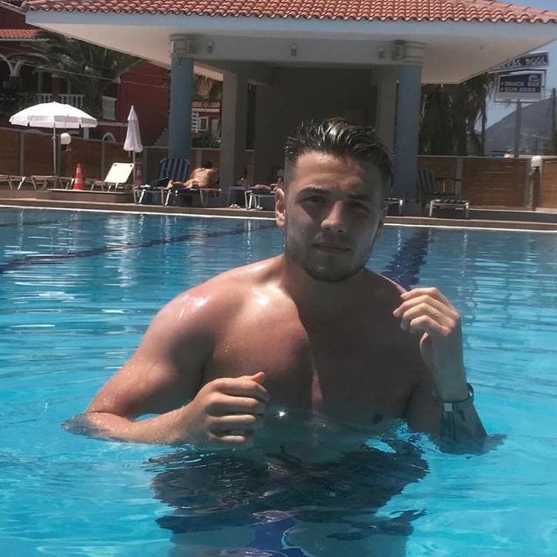 Looking for a girl to meet, Leeds,  United Kingdom 