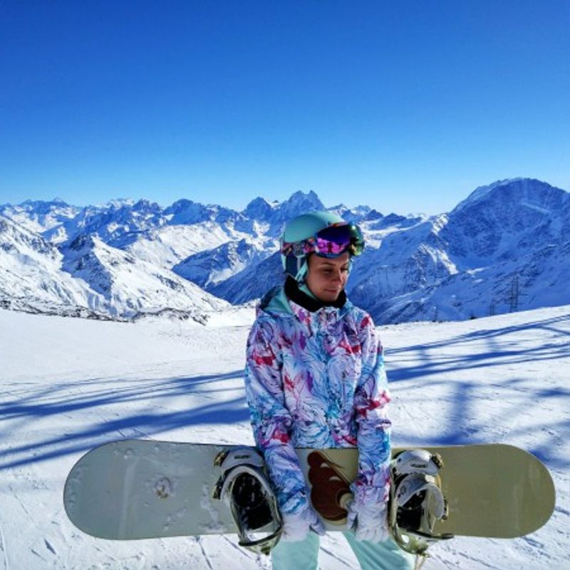 Ищу кого-нибудь для катания на лыжах, Россия на 7 дней.