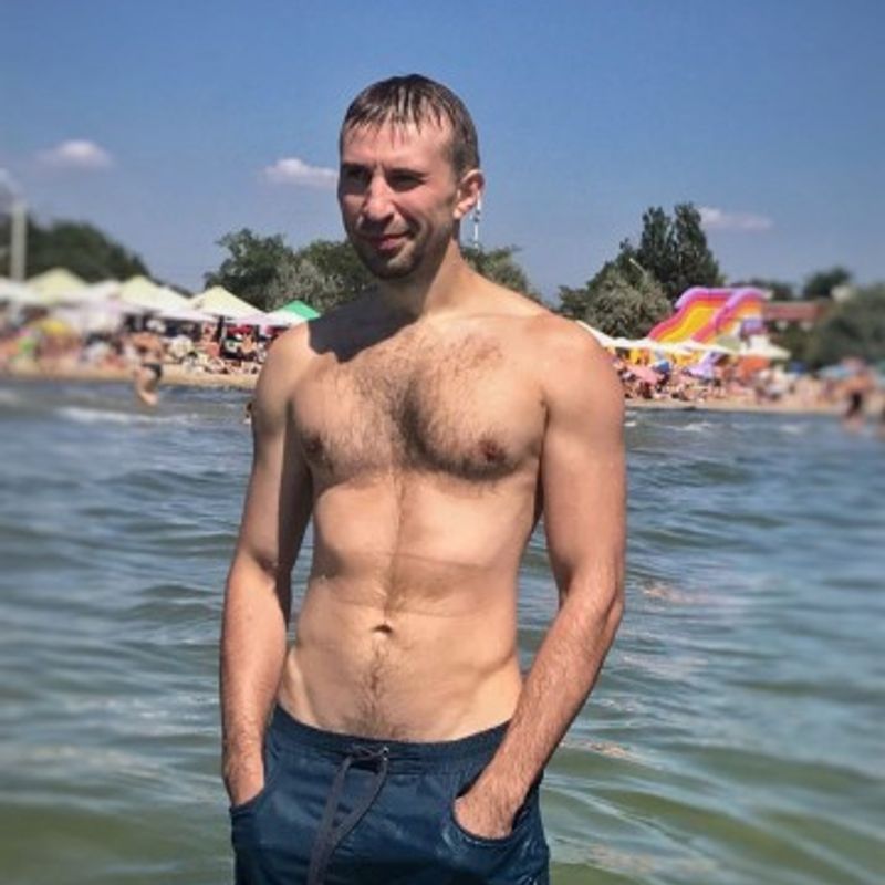 Looking for a man to travel to the sea, Болгария within 7 дней.