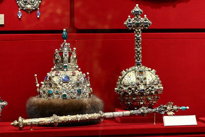 Экскурсия "Сокровища Кремля: Алмазный фонд, Оружейная палата и Александровский сад"